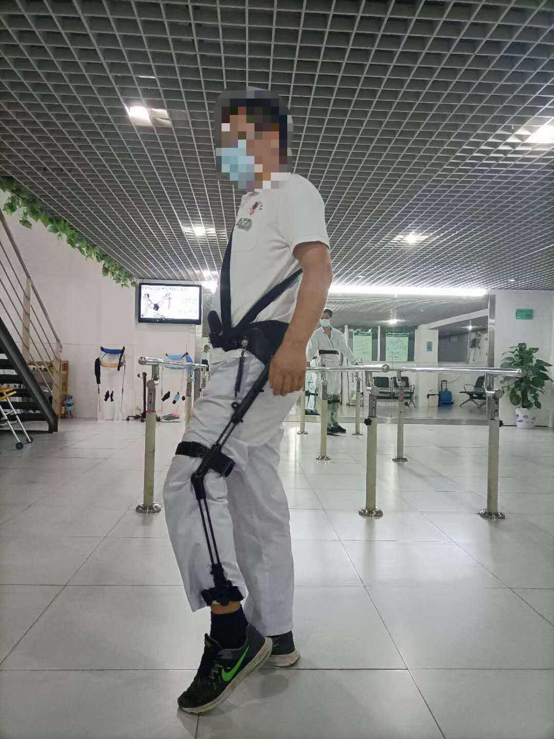 可穿戴仿生外骨骼辅具