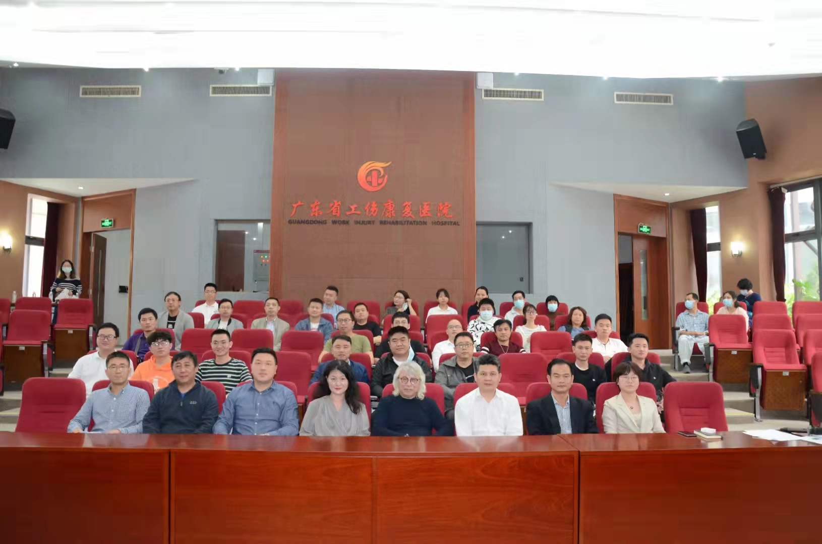 广东省工商康复医院混合力源外骨骼步行辅助系统的临床应用技术沙龙（20220305）